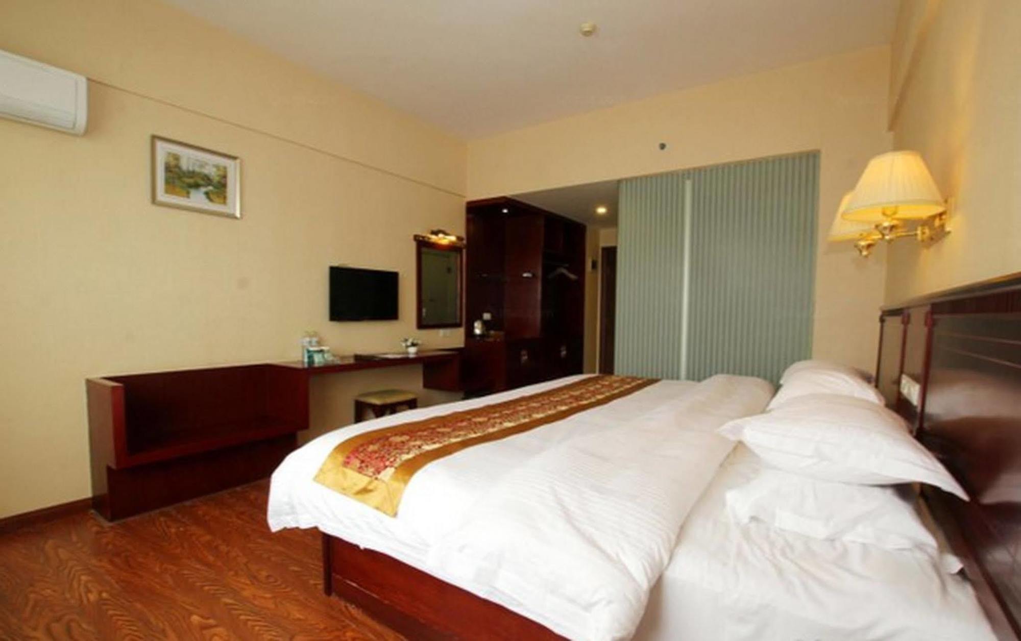 Greentree Inn Guangxi Guilin Lingui Jinshan Square Jinshui Road Express Hotel Bagian luar foto